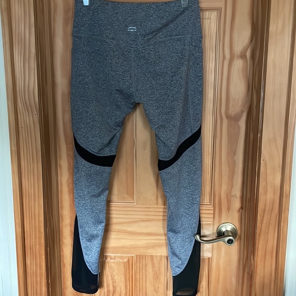 Women’s Yoga Leggings with Side Pocket and Tummy Control-Medium - Picture 7 of 8